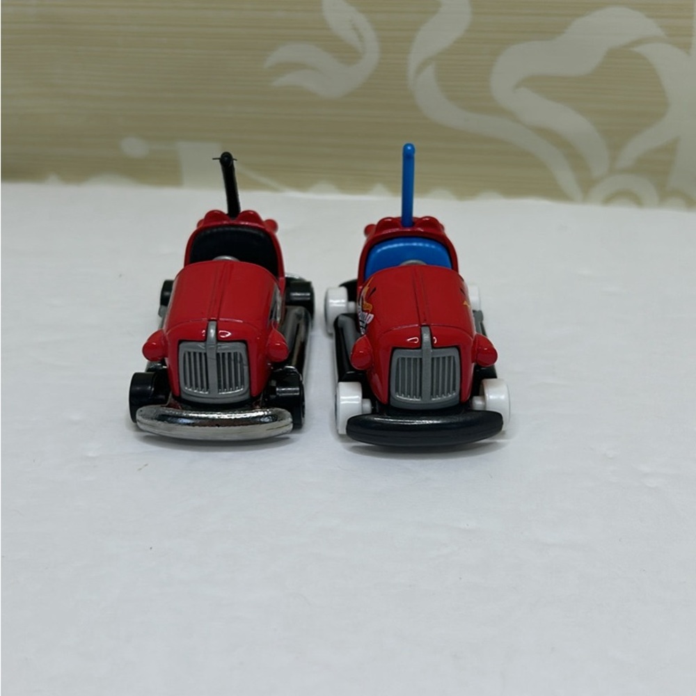 Hotwheels Bumper Cars - Picture 2 of 7